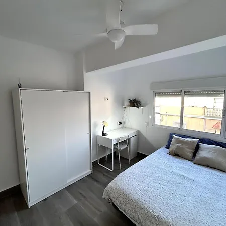 A Pasos Del Mar, 4 Habitaciones, Ac Y Reformado Almeria
